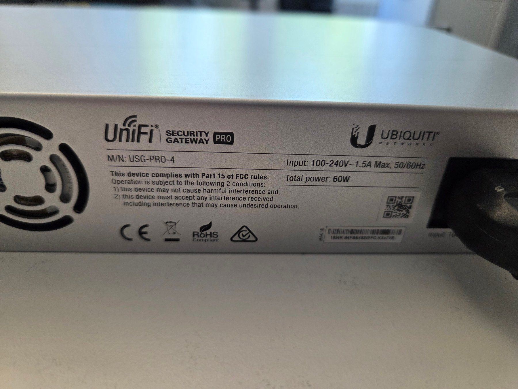 Firewall: Unify Security Gateway USG-Pro-4 – Usato da Bern venduto da Skiddoo 1