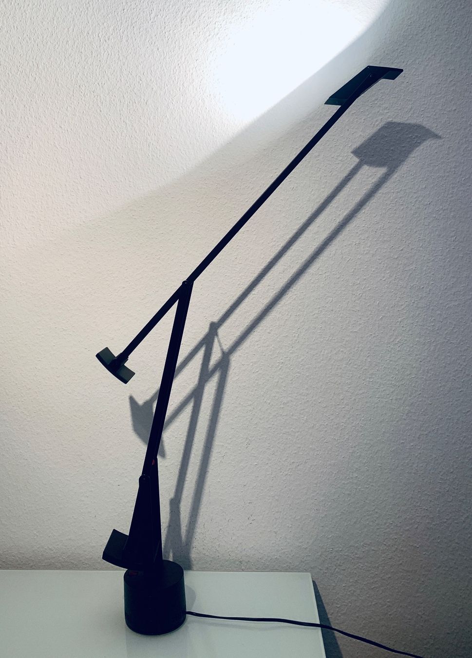 Artemide Lampen: Artemide Tizio 50, Design Büroleuchte – Gebraucht aus Bern von Flora.Sonea 1