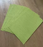 8 Tischsets Kunststoff hellgrün geflochten guter Zustand