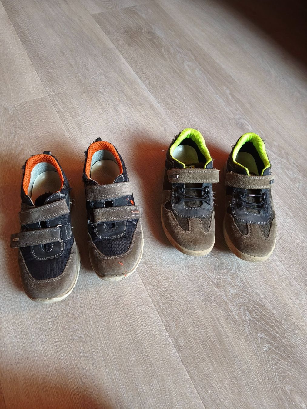 Scarpe per ragazzi: 2 Paar Halbschuhe Gr. 35 – Usato da Reconvilier venduto da LeKiMi