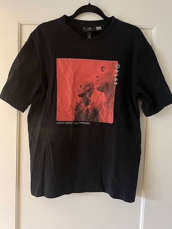Justin Bieber Changes TShirt Grösse S