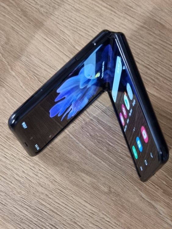 Samsung Galaxy Z Flip 256GB !!! Defekt !!! Kaufen auf Ricardo