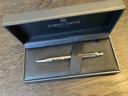 Kugelschreiber Caran d‘Ache, Silber, neu mit Etui