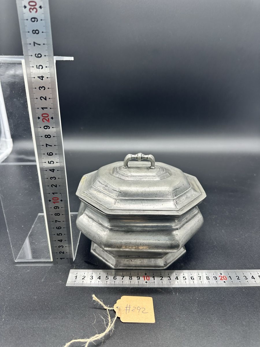 Barattoli: Vintage Large Pewter Octagonal Box – Usato da Villmergen venduto da JacRon 1
