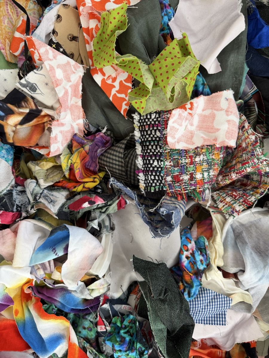 Tessuti: Stoffreste-Sack: kunterbunt, ideal für Patchwork + Basteln! – Nuovo (secondo la descrizione) da Winterthur venduto da tat_ky5h 7