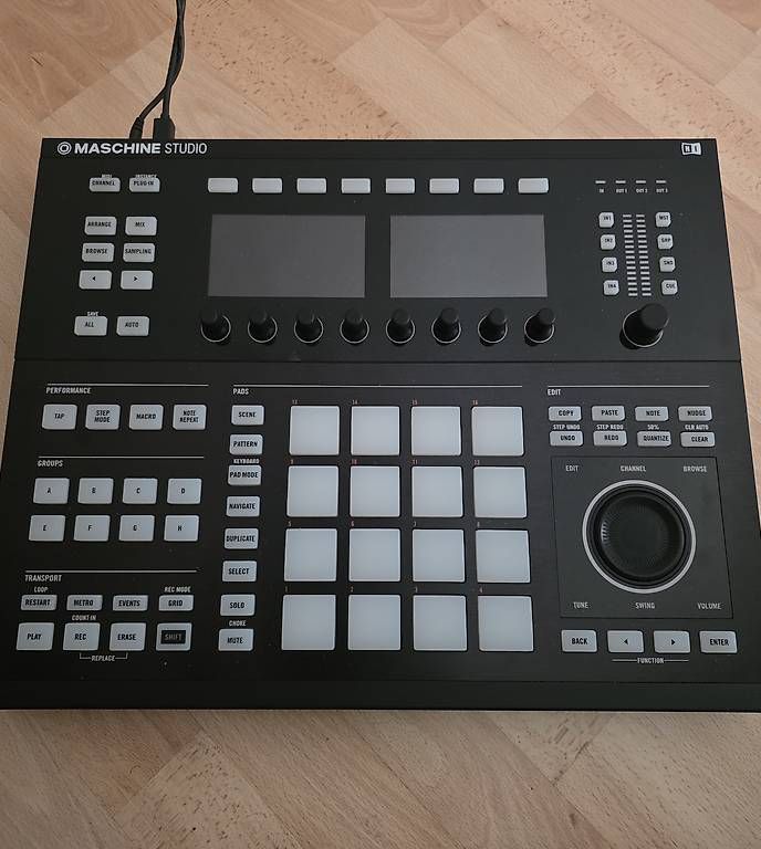 Instruments de musique: Maschine studio – D'occasion à Bronschhofen par doc.brow 1