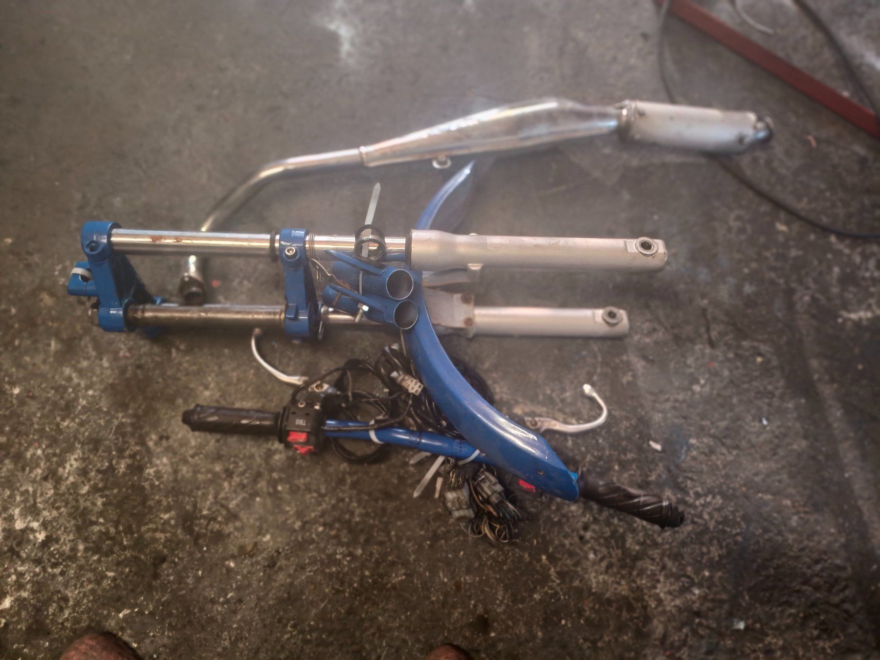 Tomos Parti ricambio per ciclomotori: Tomos Quadro Gabel,Lenker,Kabel – Usato da Fulenbach venduto da Elektronik