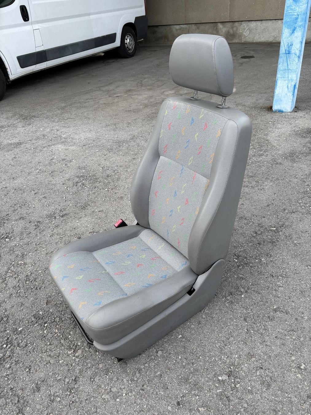 VW Tutti pezzi di ricambio auto: VW T5 Fahrer oder Beifahrersitz – Usato da Gams venduto da mir_n5kk 5