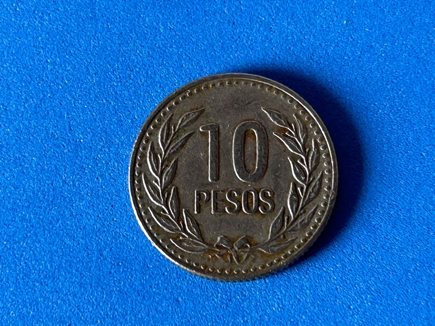 Tutti le monete: Colombia - 10 Pesos 1990 – Usato da Corcelles NE venduto da AJKader 4