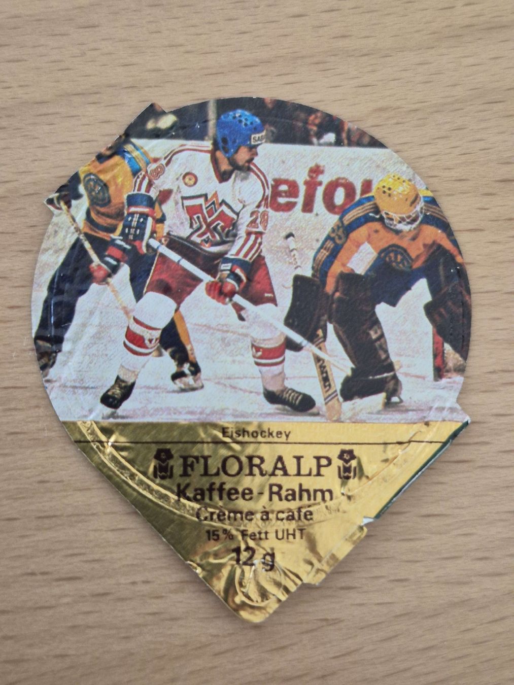 Floralp Kaffeerahmdeckel: KRD Eishockey EHC Biel - HC Davos – Gebraucht aus Turbenthal von Stoertebeker
