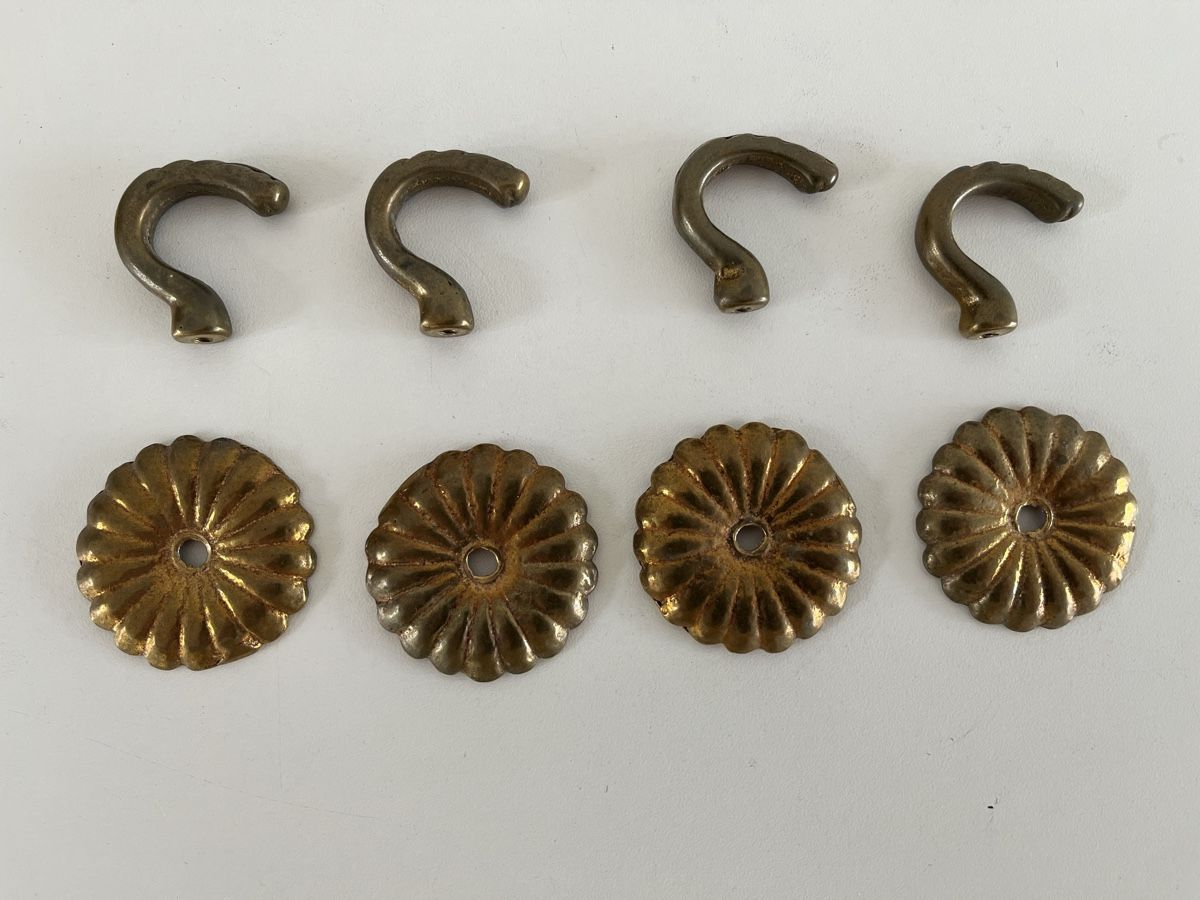 Ferramenta: 4 Stk. Rosetten mit Haken aus Messing – Usato da Wetzikon ZH venduto da seli03