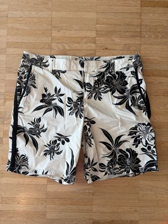 Lovely Esprit women’s Bermuda