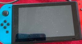 Nintendo Switch – Rote/Blaue Joy-Cons + Game+Etui