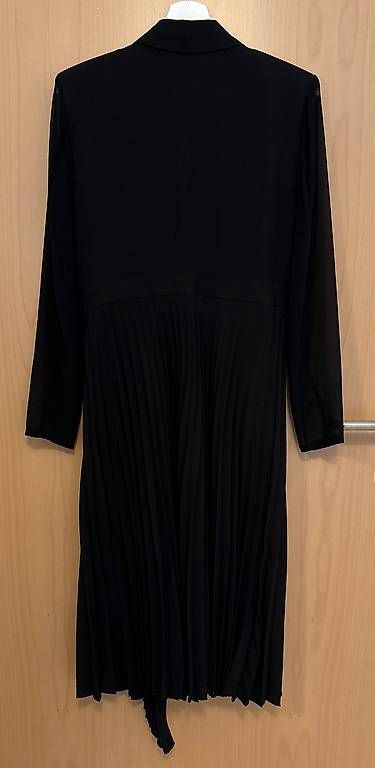 Sandro Vestiti: Sandro Kleid schwarz FR38 wie Neu – Nuovo (secondo la descrizione) da Luzern venduto da One0911 3