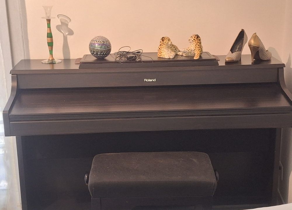 Roland HP-7e Digital Piano – Schwarz, mit Sitzbank (Gebraucht) in ...