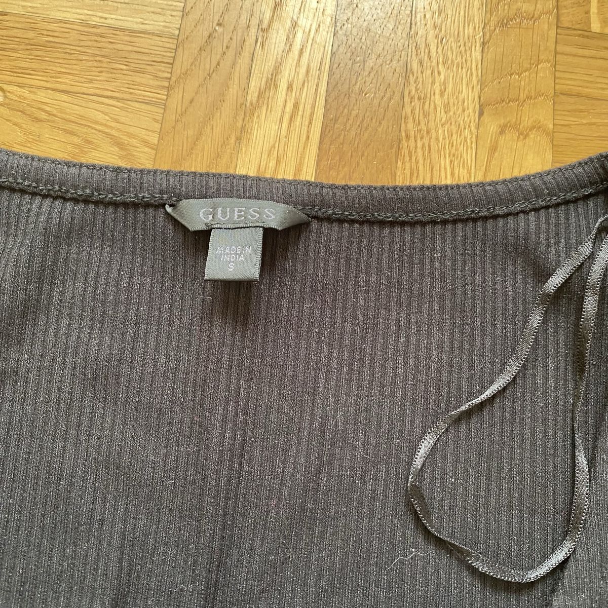 Guess Tops: GUESS Henley Sparkle Oberteil Pull mit Strass – Neu (gemäss Beschreibung) aus Givisiez von dor_xb9k 4