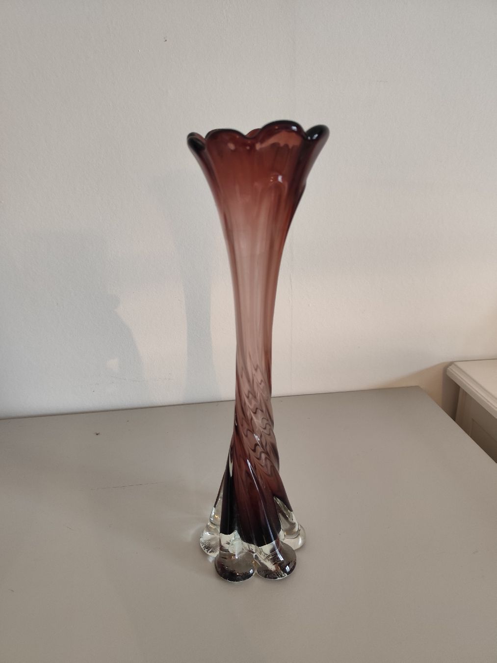 Vase soliflore en verre violet (Gebraucht) in Orbe für CHF 20 – nur ...