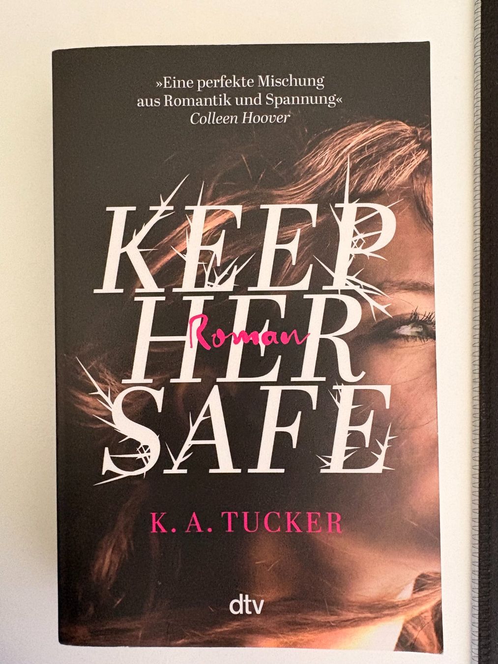 Libri: KEEP HER SAFE - Roman – Usato da Sempach venduto da scrat75