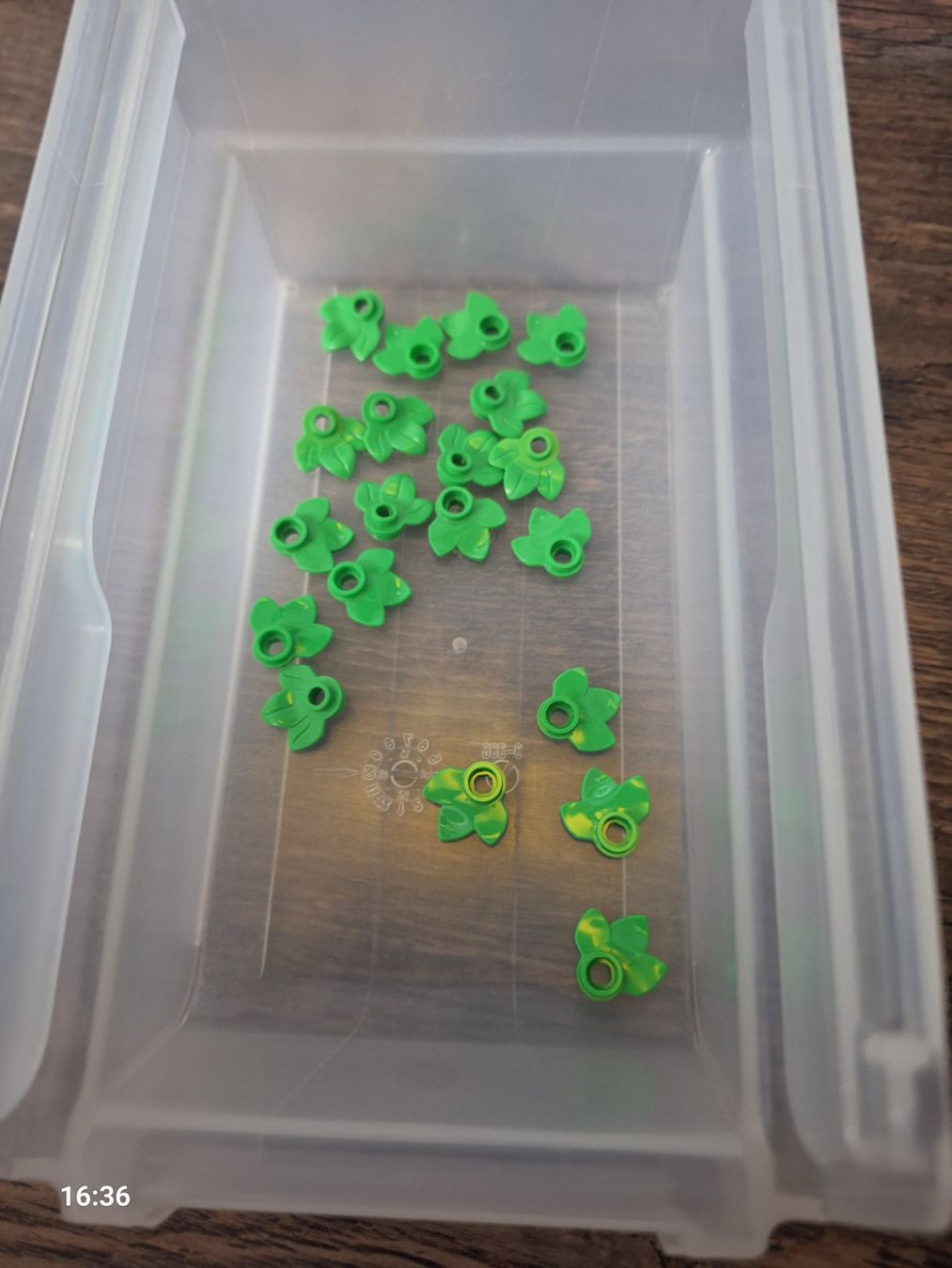 Lego Kit di costruzioni: Lot 20x feuilles vertes lego neuves – Usato da Grandson venduto da Crtz205