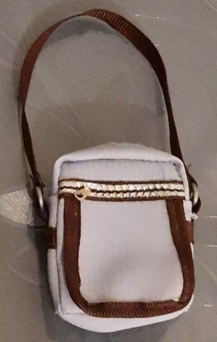 Bambole: sac pour Barbie – Usato da Couvet venduto da Pioune