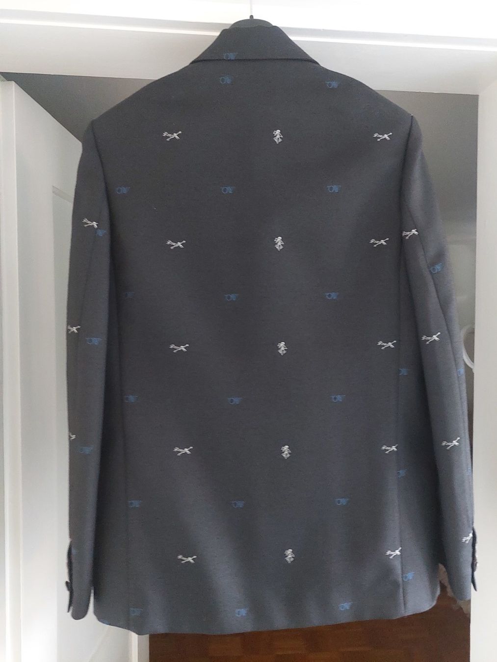 Off-White Giacche: Off-White bestickter Blazer, schwarz, IT42, neuwertig – Nuovo (secondo la descrizione) da Zug venduto da BibiB 1