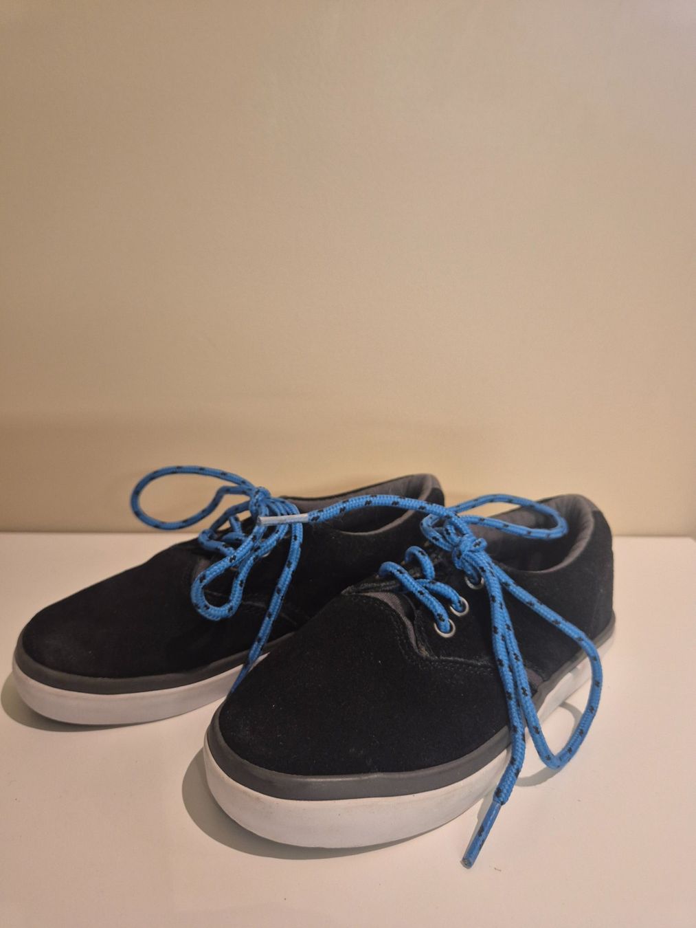 Scarpe per ragazzi: Halbschuhe zum binden, schwarz, Gr. 29 – Usato da Dietikon venduto da grafad