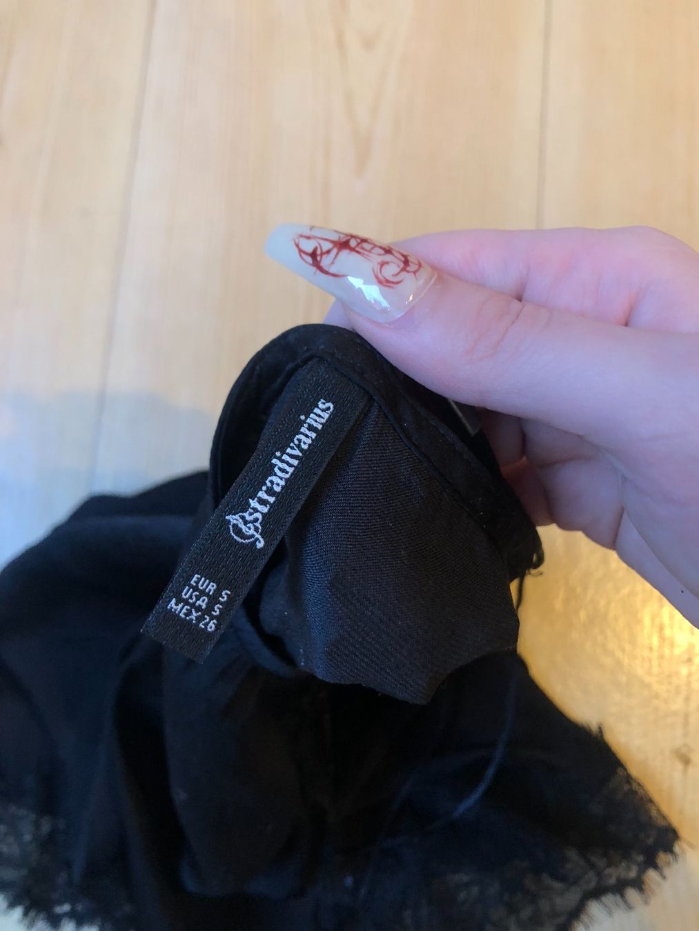Stradivarius Top: Haut noir à dentelle – Usato da Bulle venduto da sop_ct6x 3