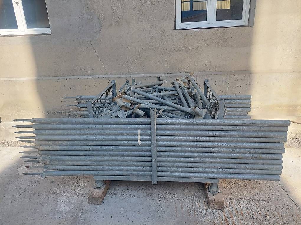 Ponteggi: Schnurgerüst – Usato da Unteriberg venduto da Konstibau