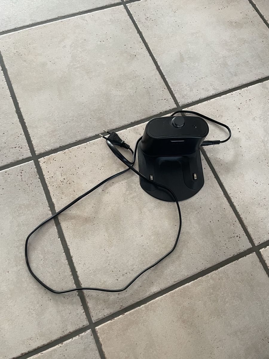 Irobot Aspirateurs & Accessoires: Saugroboter iRobot Roomba e5 mit Ladestation gebraucht – D'occasion à Liestal par Tschoudi 2