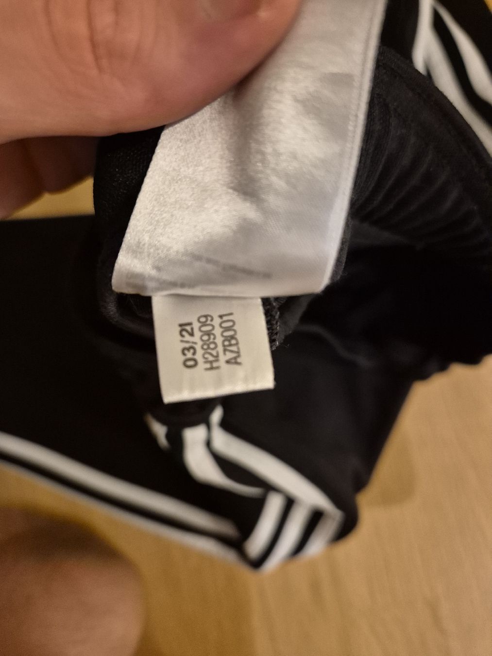 Adidas Pantaloni: Adidas Trainerhose Schwarz Grösse S – Usato da Bern venduto da JRA_12 3