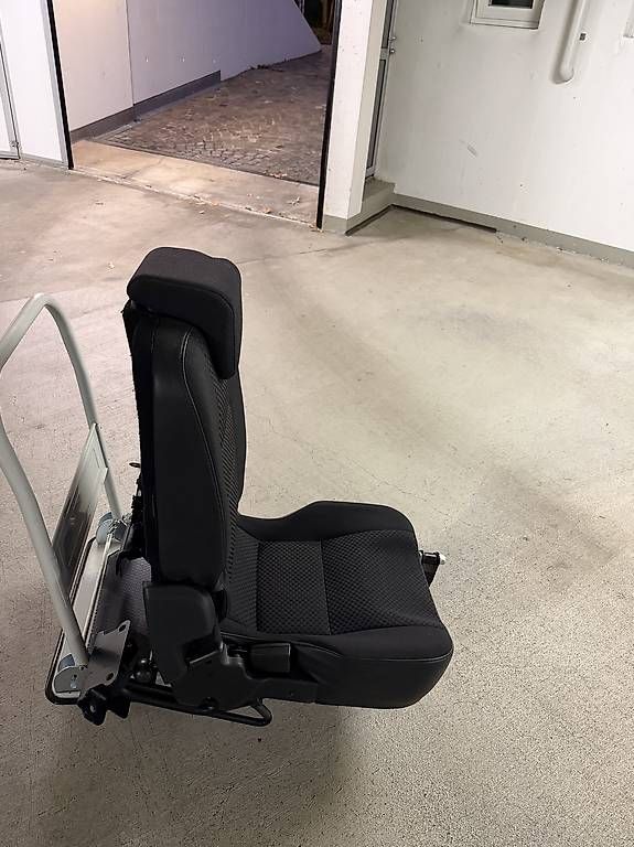 Sonstiges Fahrzeugzubehör: Defender 90 Klappsitze stoff 2x – Gebraucht aus Zürich von car_8bmc 3