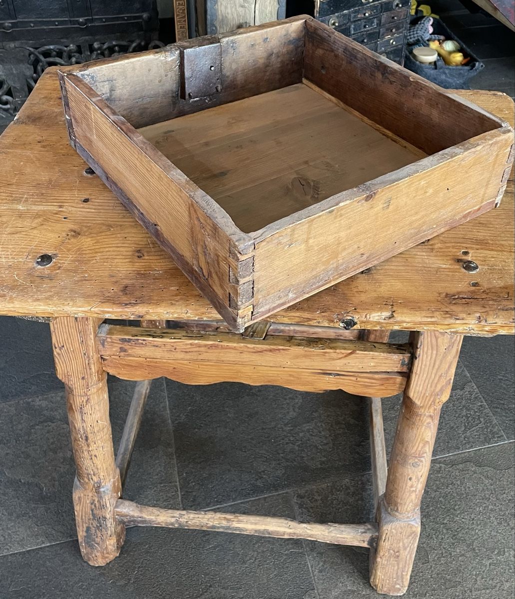 Tables: Antikes Kinder - Tischli – D'occasion à Rorschacherberg par farmer61 2