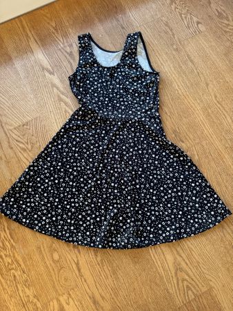 H&M Blumenkleid schwarz weiss
