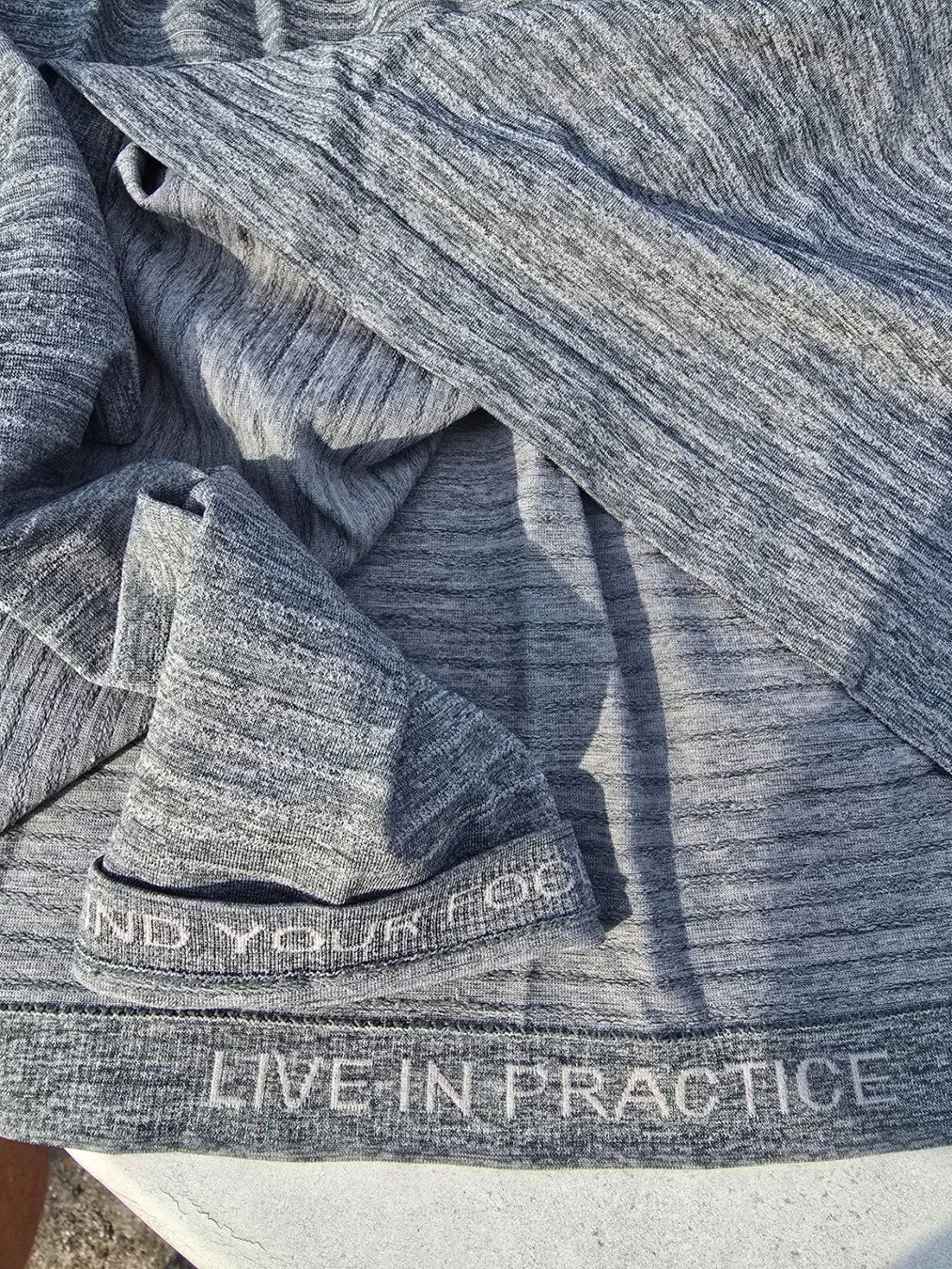 Lululemon T-Shirts: Lululemon Yoga Herren Langarmshirt M – Gebraucht aus Zürich von Tcrush 2