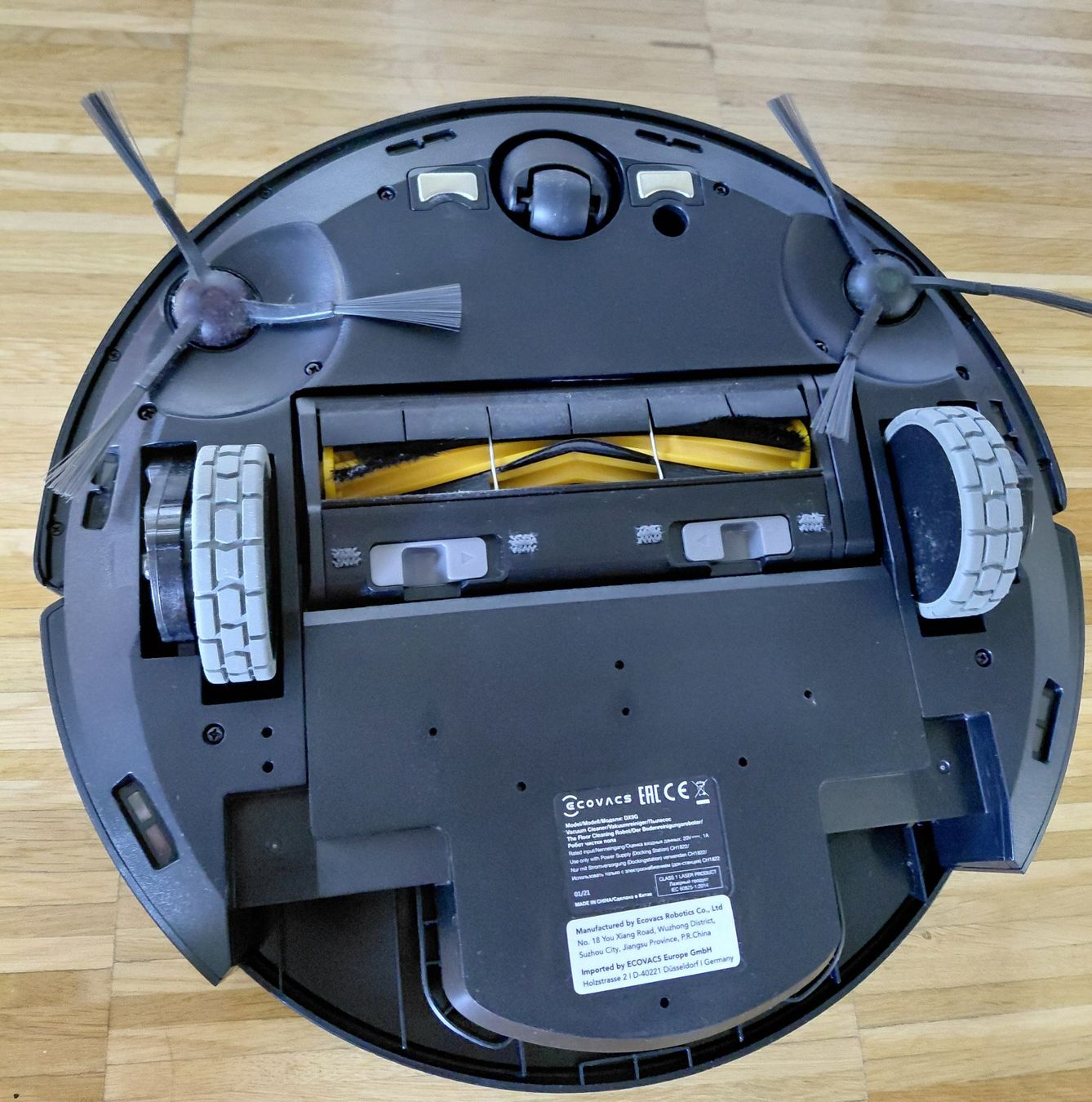 Ecovacs Aspirapolveri & Accessori: Saugroboter ECOVACS Deebot Ozmo 950 schwarz – Usato da Zürich venduto da tobiasscheid 2