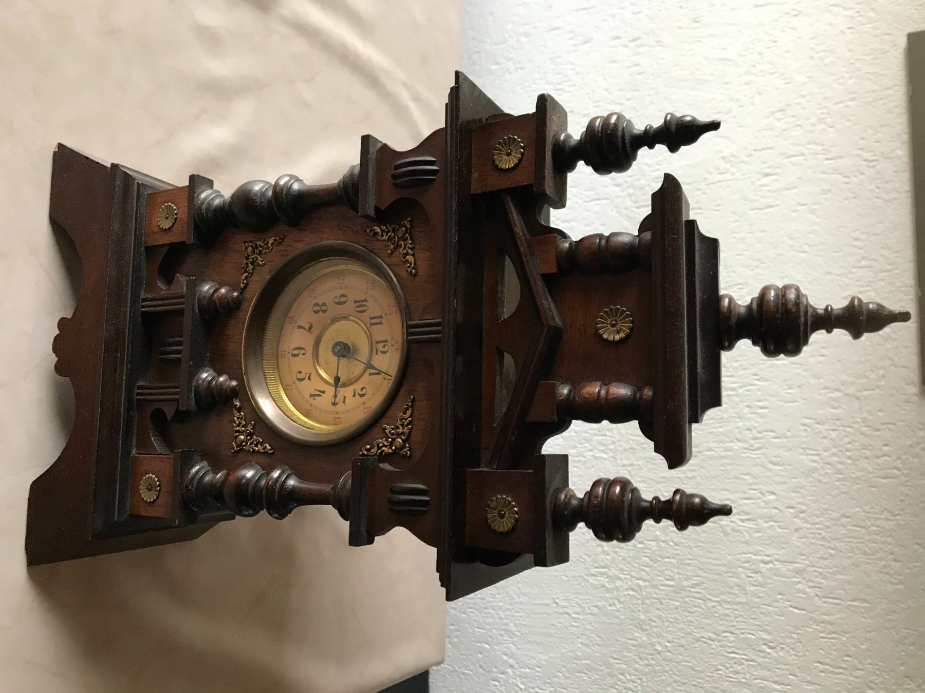 Stand- & Wanduhren: Wand Uhr Holz antik unrestauriert – Gebraucht aus Wölflinswil von 1907moritz