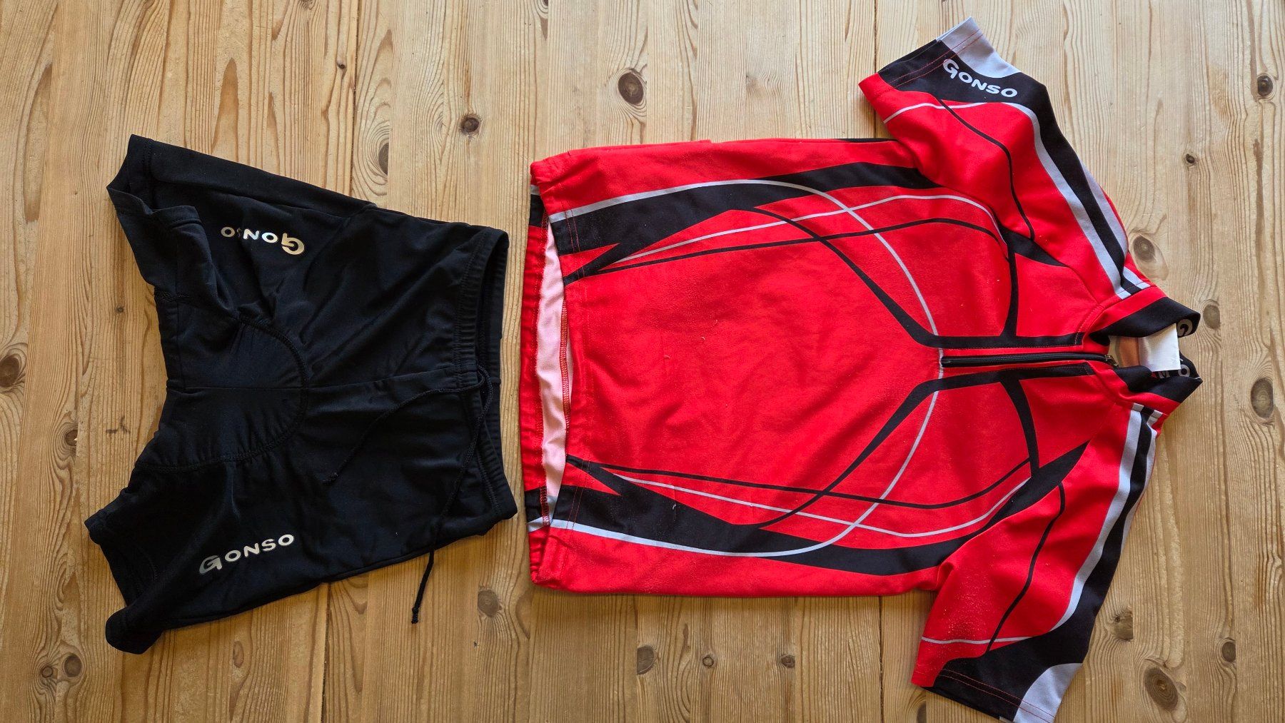 Trainer, Turnhosen & -trikots: Velodress Kinder – Gebraucht aus Pontresina von Daniel1984