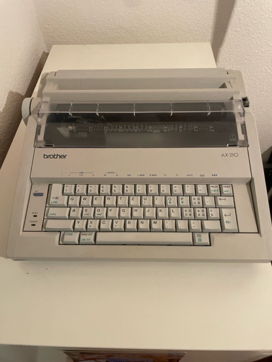 Brother Schreibmaschinen: Schreibmaschine Brother – Gebraucht aus Wädenswil von Sera_24