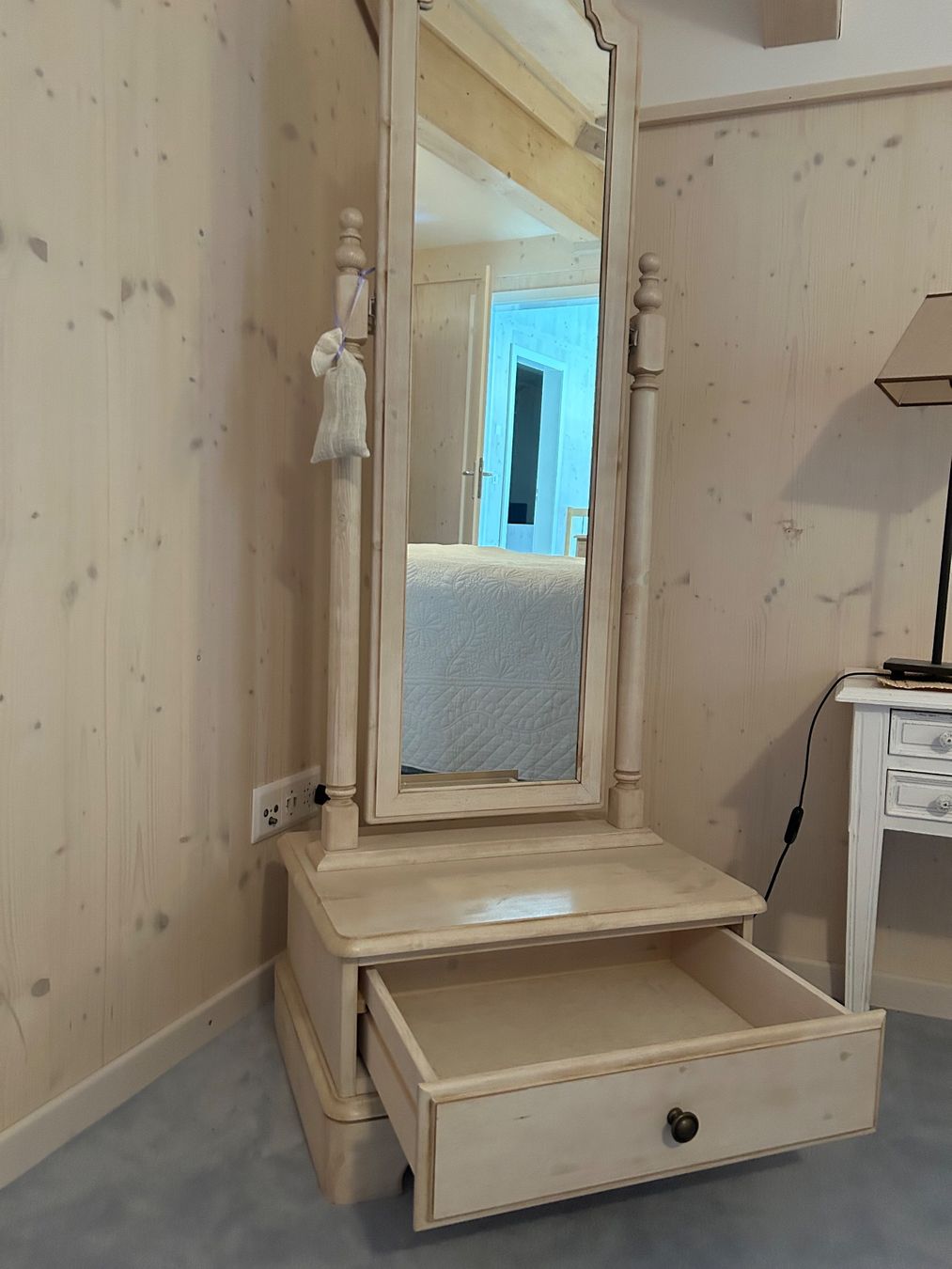 Specchi: Shabby Chic Standspiegel mit Schublade – Usato da illnau venduto da sweet83