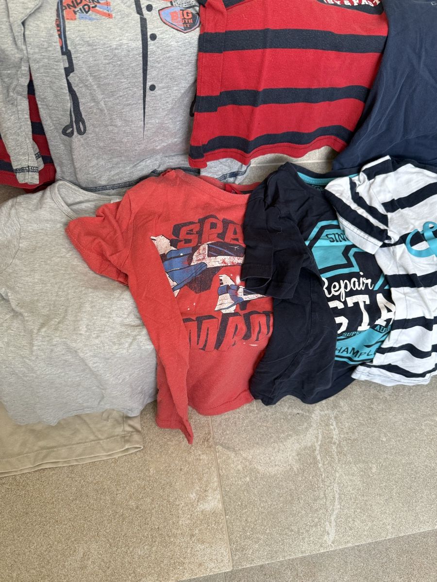 Lotti & Set di vestiti: Kinder Kleiderpaket, T-Shirts, Gr. 110/116 – Usato da St. Erhard venduto da Cfreya 5