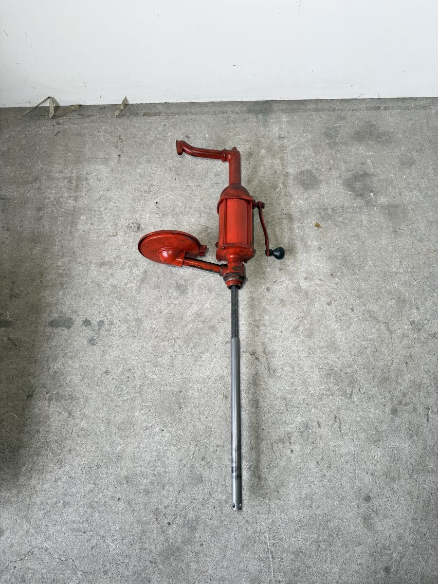 Pompe & Parti di ricambio: Fasspumpe mit Auffangwanne Oldtimer-Handpumpe – Usato da Boswil venduto da ABLagerBoswil