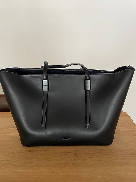 DKNY Taschen für Damen: DKNY Shopper schwarz Leder – Gebraucht aus Schlieren von All_you_need