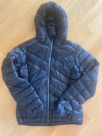 Mountain Force Damen Daunenjacke 750 cuin – Schwarz 40/L