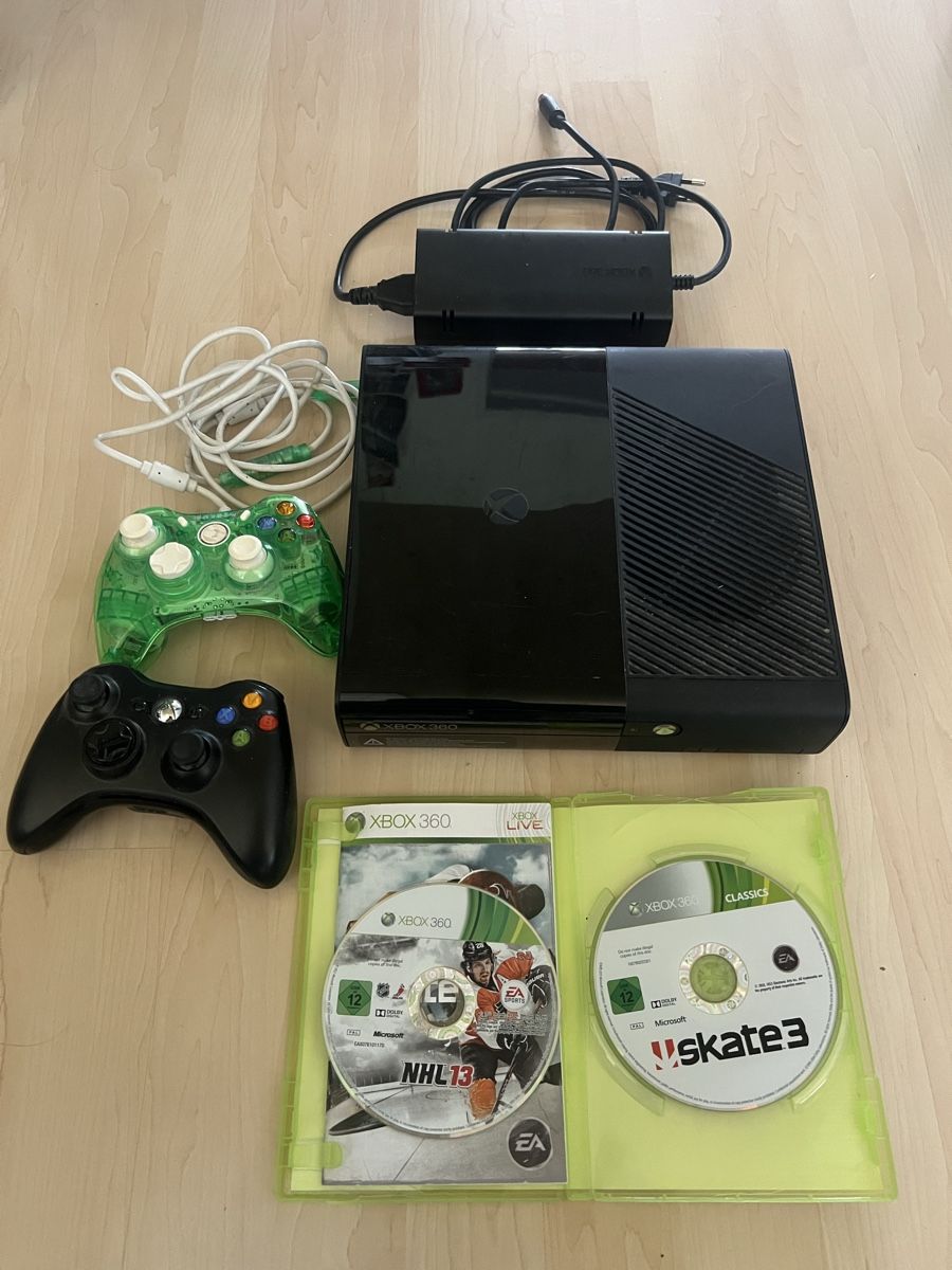 Microsoft Console: XBOX 360 mit 2 Controller und 2 Spiele – Usato da Hitzkirch venduto da YvesEscher