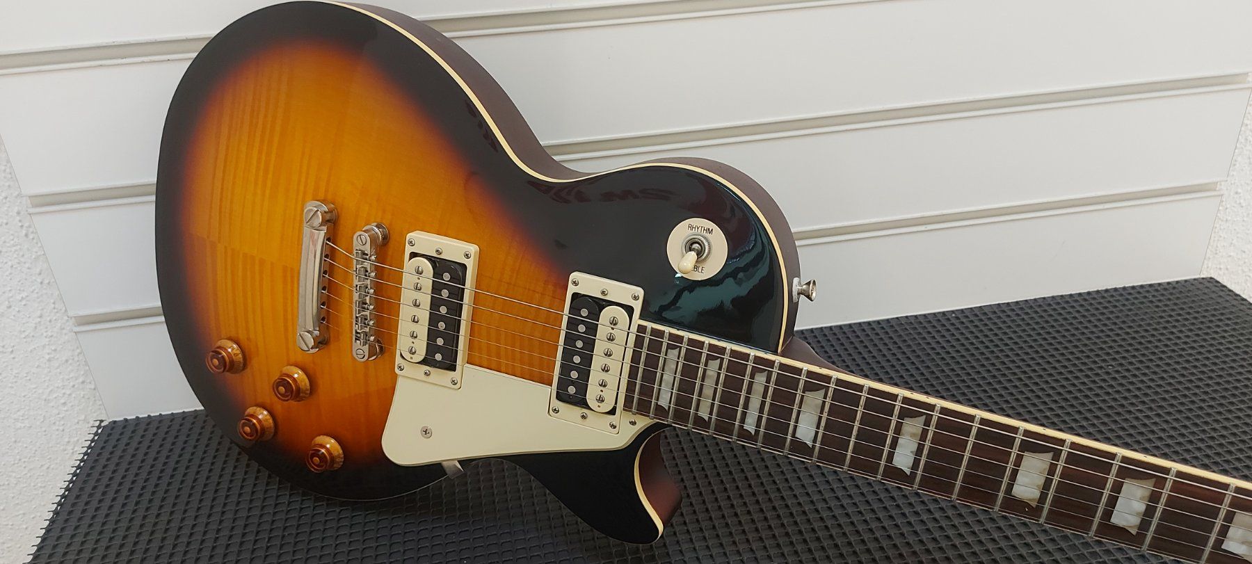 Epiphone Strumenti musicali: Epiphone Les Paul Traditional PRO E-Gitarre Sunburst – Usato da Glattbrugg venduto da Swissmusik 3