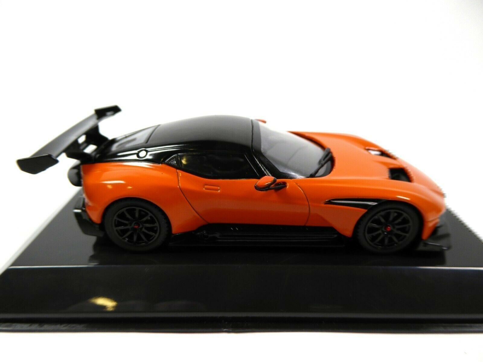 Aston Martin Modellini d'auto: Aston Martin Vulcan (2015) – Nuovo e nell'imballaggio originale da Flawil venduto da Imperiosud 3