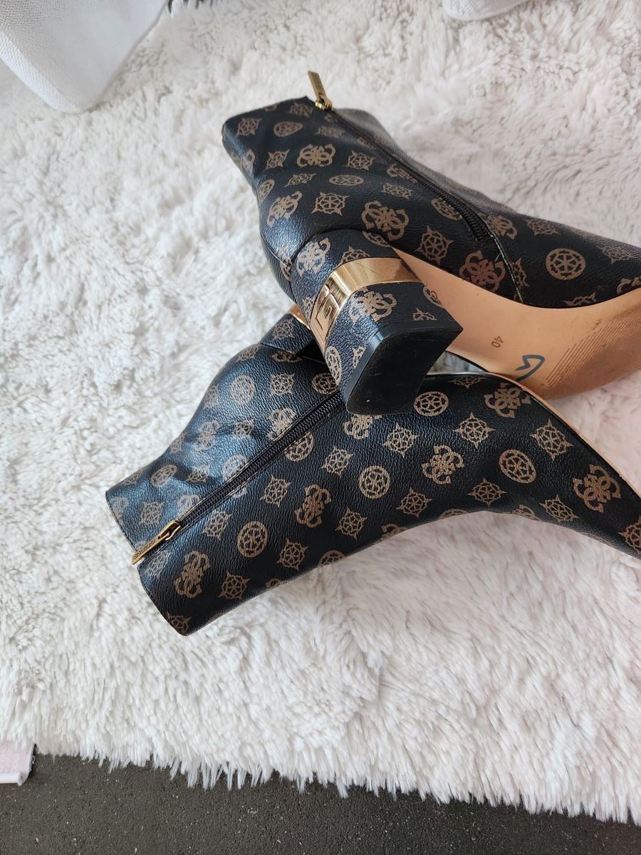 Guess Scarpe da donna: Guess Stiefeletten Gr. 39 mit Absatz & Muster – Usato da Schöftland venduto da Luky3535 2