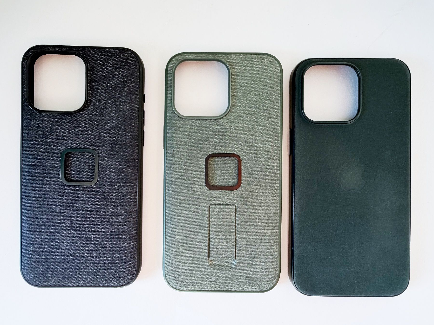 Covers & Schutzfolien: 3 Cases / Cover / Hüllen - 15 Pro max - Peak Design / Apple – Gebraucht aus Chur von Gormuur