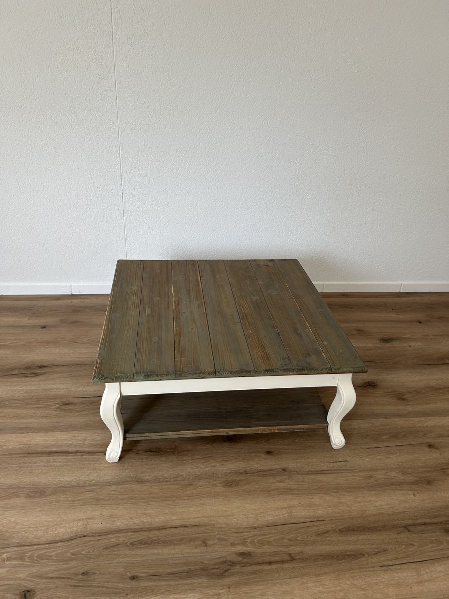 Tavoli: Rustikaler Couchtisch / Salontisch – Usato da Hausen AG venduto da Mat-Nat 2