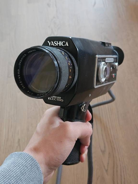 Videocamere: Yashica Electro Super-800 Super 8 Kamera – Usato da Feuerthalen venduto da lorisvetter 2